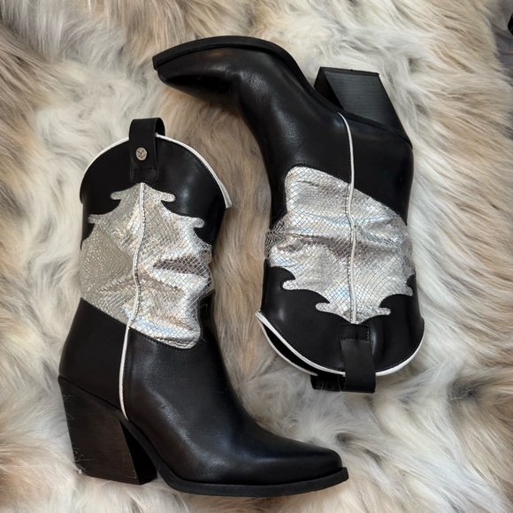 GISEL MOIRÉ Genuine Leather Stylish Black and Silver Women's Western Boots - Picture 1 of 8